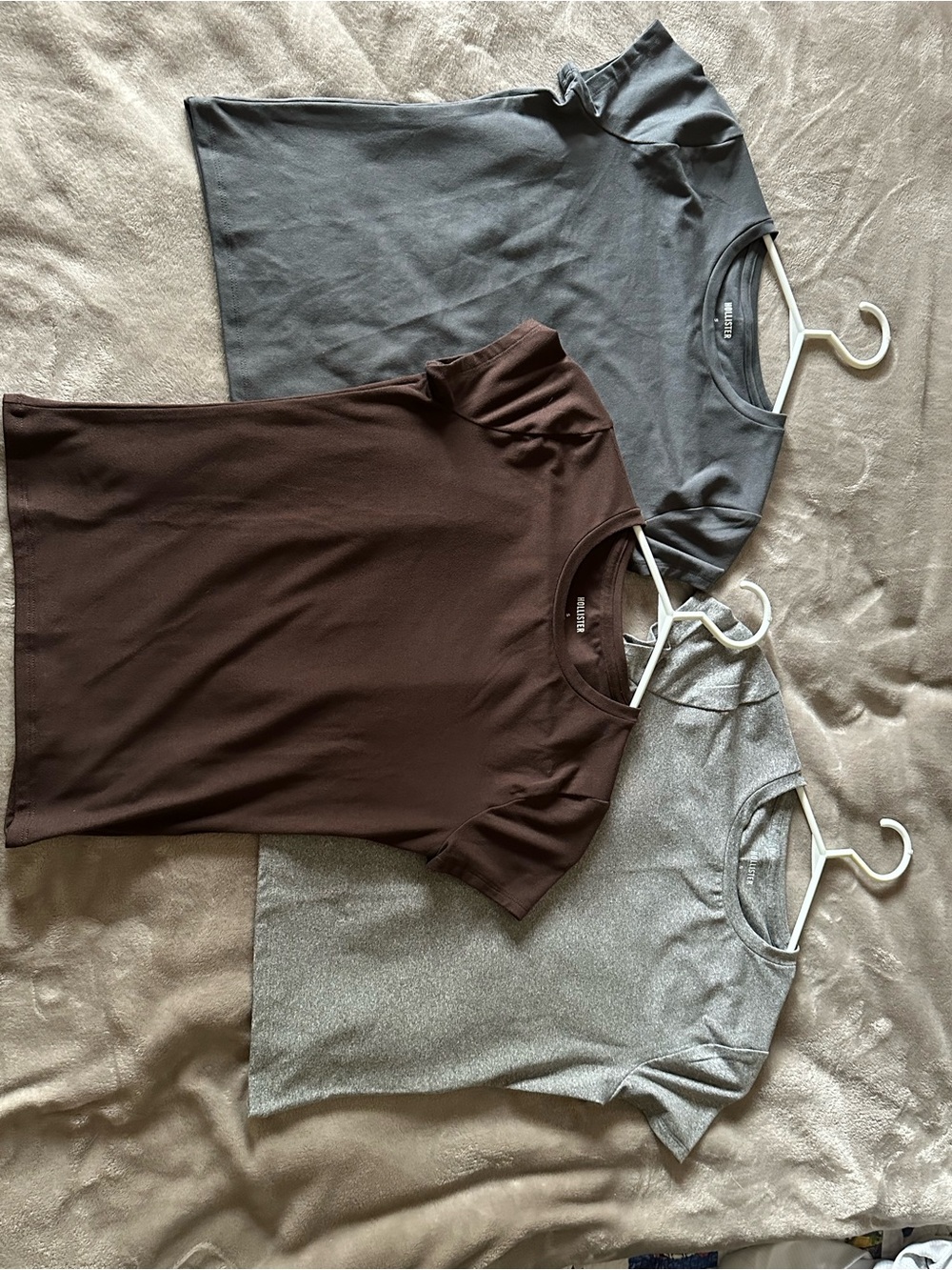Hollister Short Sleeve Tees in Brown, Charcoal, and Light Gray